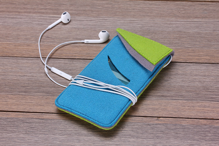 cell phone carrying pouch