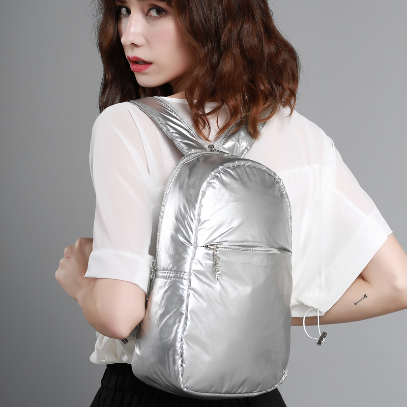 حقيبة نهارية متعددة الاستخدامات مقاومة للماء: حقيبة ظهر صغيرة خفيفة الوزن وحقيبة كروس - الرفيق المثالي للسفر غير الرسمي
